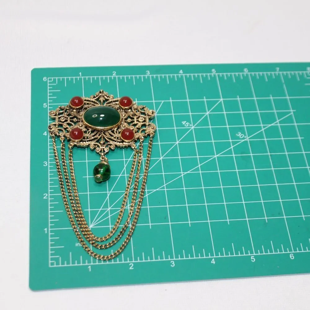 Vintage Victorian Revival Cabachon Green and Faux Carnelian Stones Brooch - Picture 10 of 12